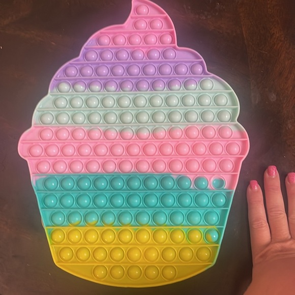 Set of 4 Pop It  Fidget Toys- 1 large cupcake, 3 small food items - Picture 3 of 3